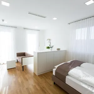 Shome Graz